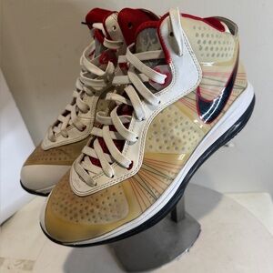 Nike Air Max LeBron James 8 V2 Size 10.5 429676- 100 - White/Black/Red